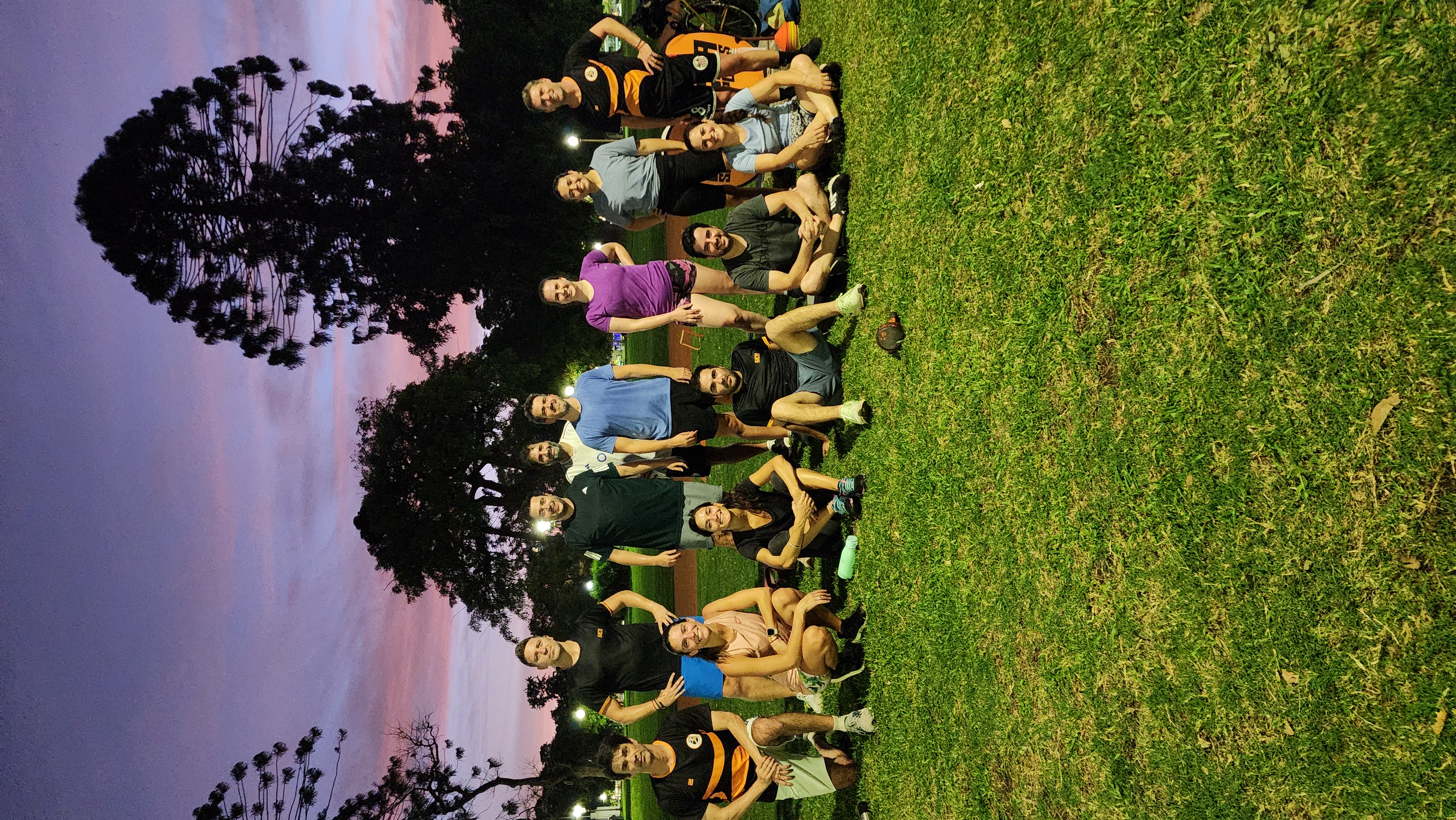 Grupo EFA en el Rosedal de Palermo al atardecer