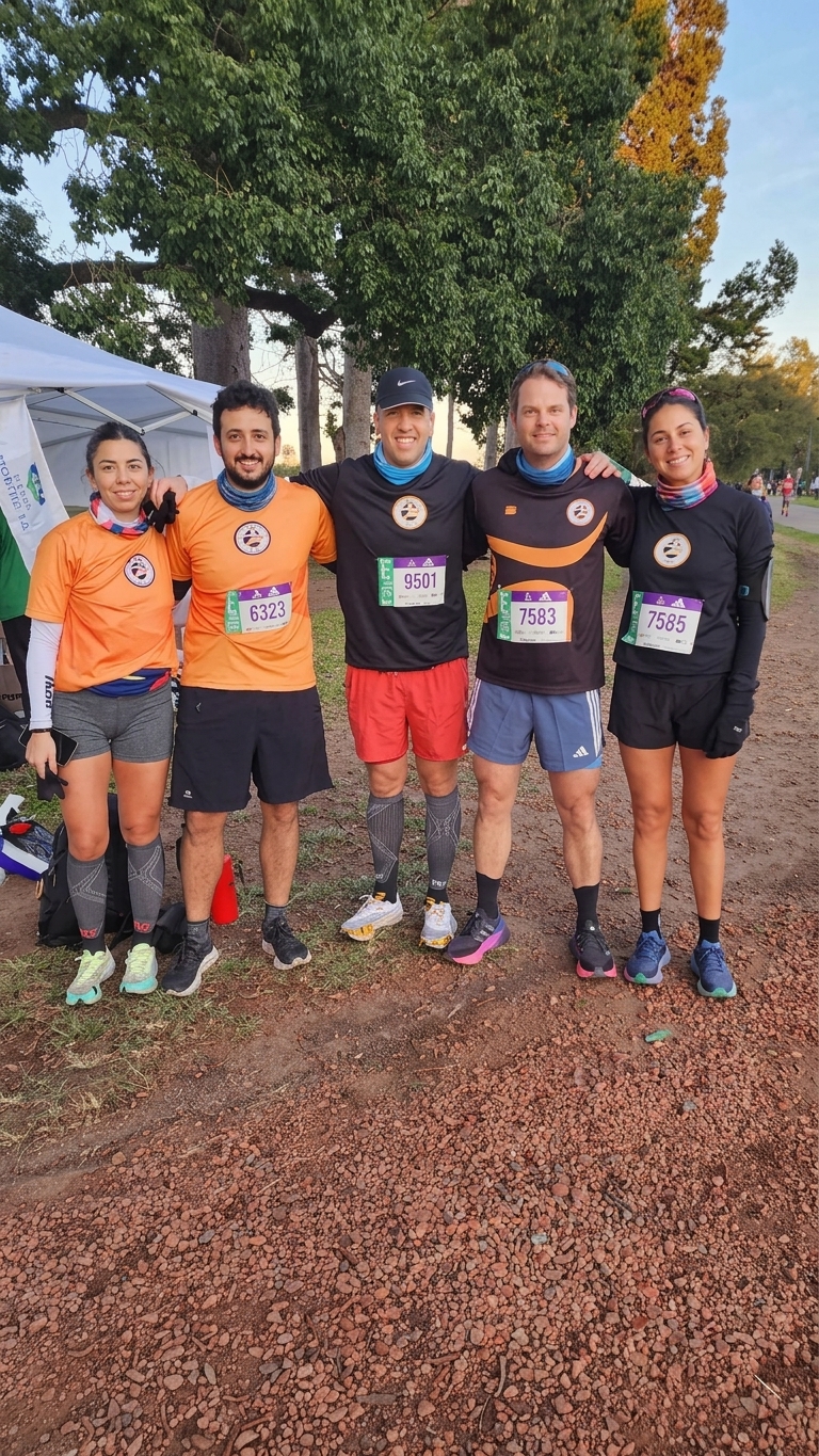 Ezequiel con el grupo EFA antes de la carrera